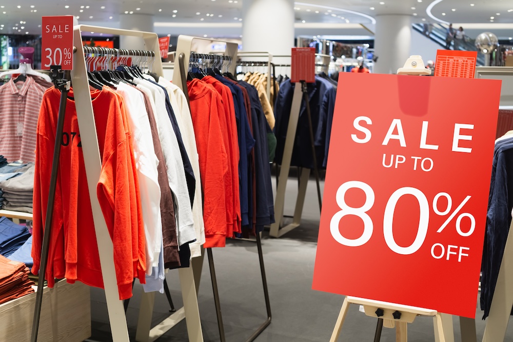 正月セールを行なっているサービス・ショップ