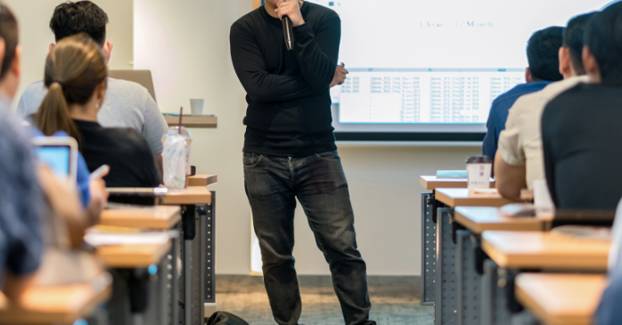 セミナーを受けているイメージ